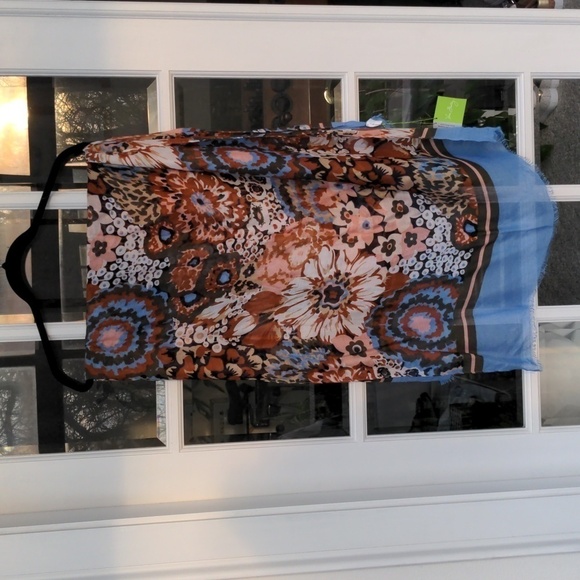 Vera Bradley Soft Fringe Scarf in Madison Garden Blush New - Picture 4 of 6